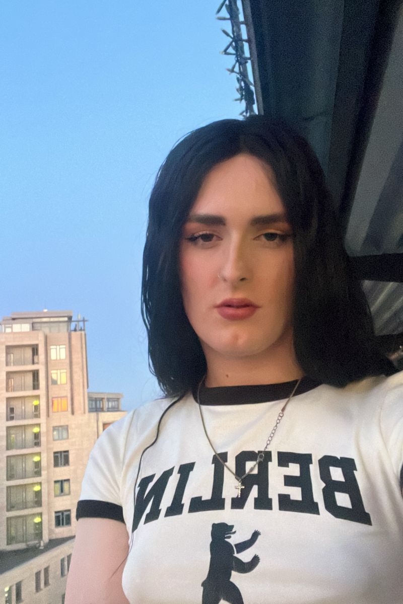 Image pour Lempeä ja vilpitön trans etsii kokonaista sydäntä puhuakseen silmillään harvinaisella vilpittömyydellä