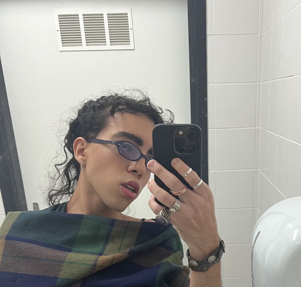 Image pour Kuunteleva trans etsii rehellistä suhdetta rakastamaan aidosti meidät kaksi?