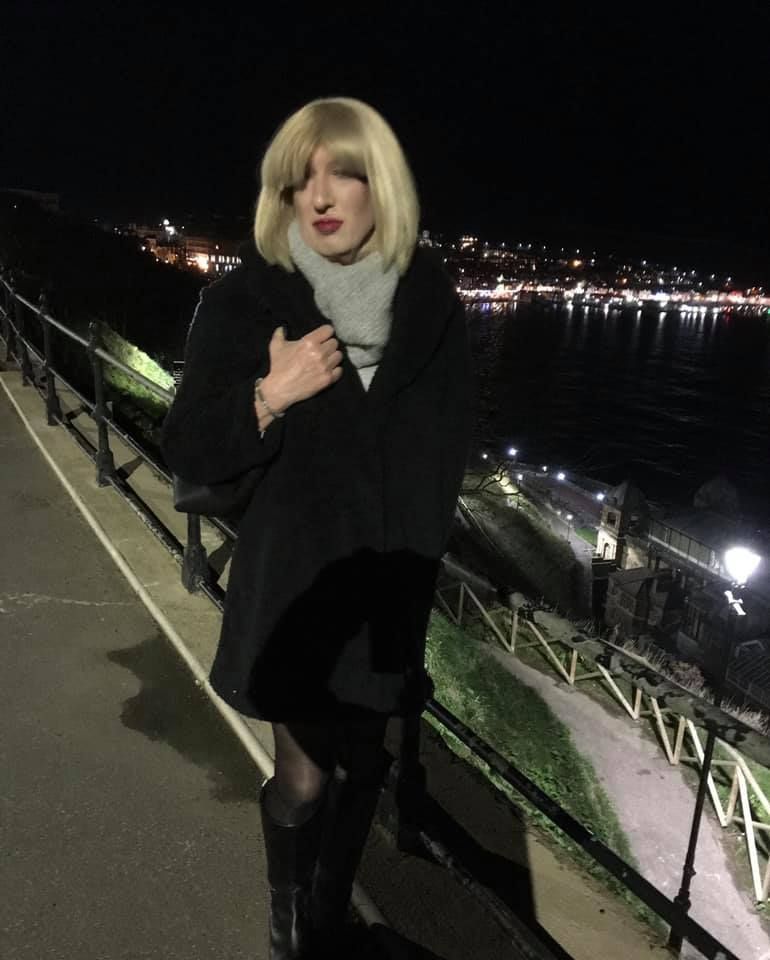 Image pour Trans ja hellä etsii todellisuuden liittolaista valmis rakentamaan viimeiseen paahtoleipään asti