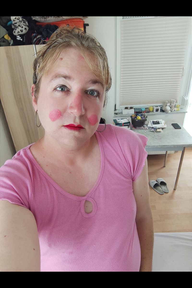 Image pour Tuhansien vivahteiden nainen etsii valveutunutta unelmoijaa joka näkee enemmän kuin ulkonäön pieninä aamuina