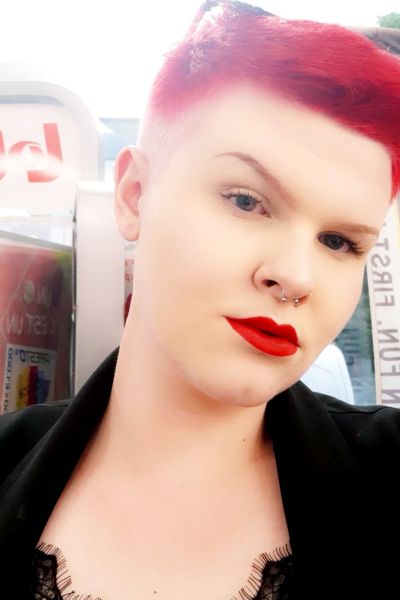 Image pour Nainen, joka ei ole kuin toiset, etsii miestä, joka lukee rivien välistä puhuakseen silmillään harvinaisella vilpittömyydellä